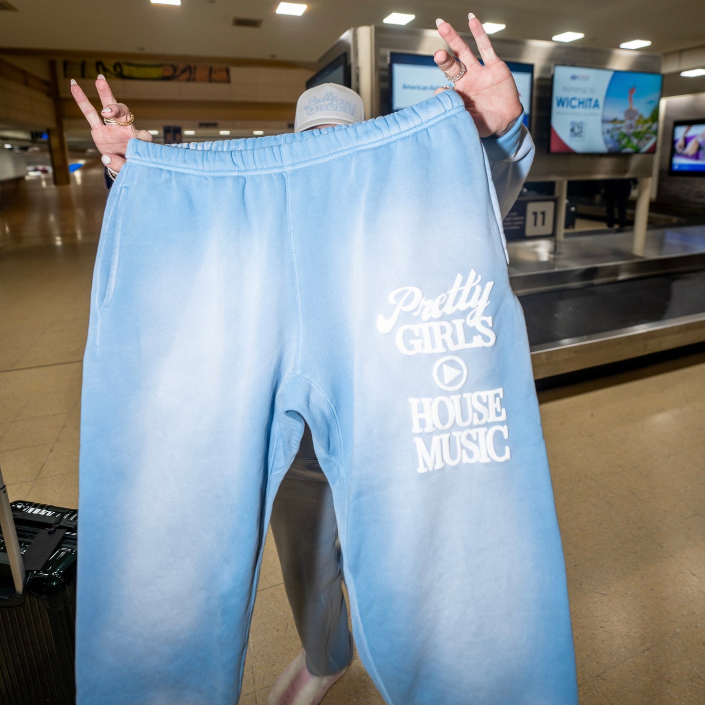 PRETTY GIRLS PLAY HOUSE MUSIC SWEATPANTS